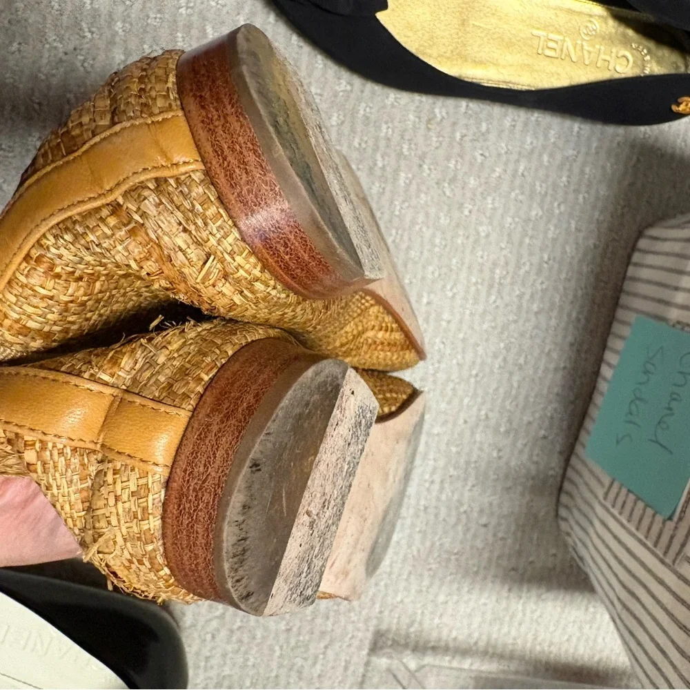 CHANEL raffia flats with red toe